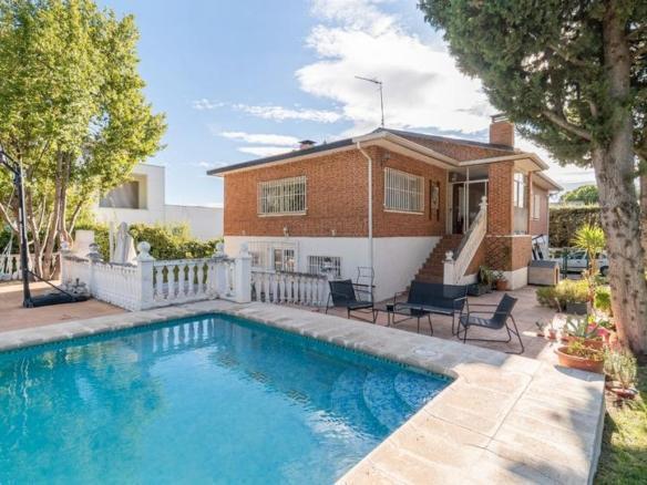House or villa for sale on Calle Río Duero, Parque Boadilla