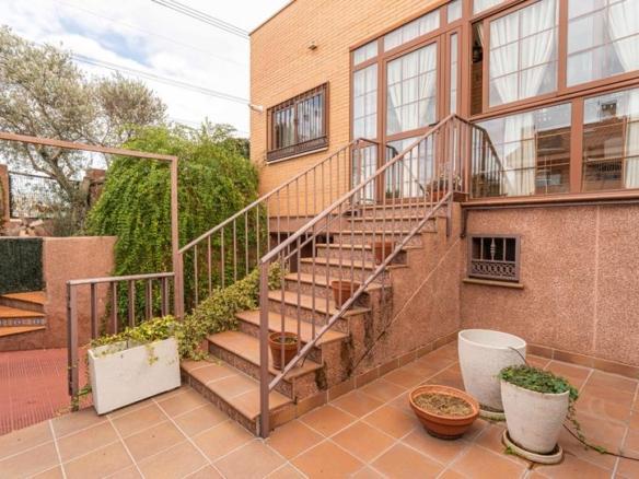 Townhouse for sale on Calle de las Arizónicas, Parque Coimbra