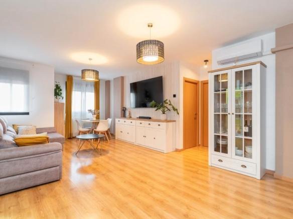 Ground floor apartment for sale on Calle del Labrador, La Dehesa – El Pinar