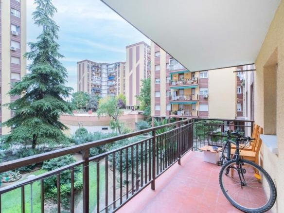 Apartment for sale on Calle Pintor Velazquez, North – University