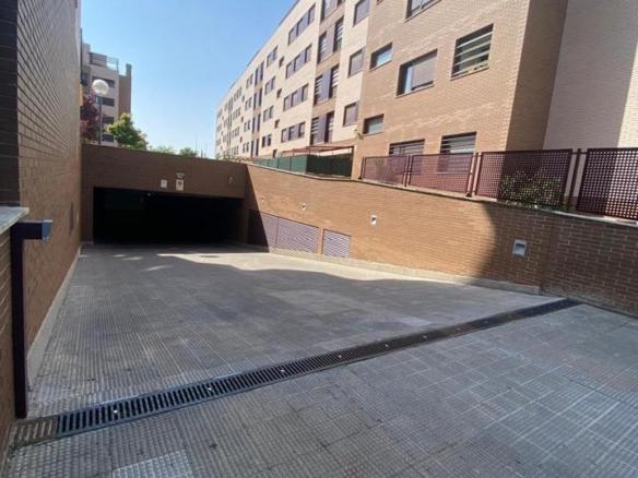 Garaje en venta en Bulevar del Deporte, Ayuntamiento – Avenida Siglo XXI