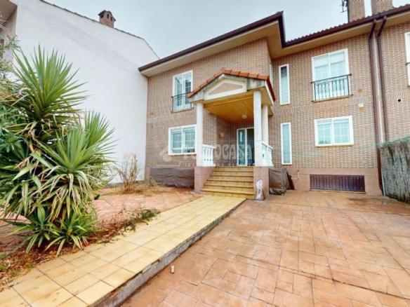 Casa adosada en venta en C. Emeterio Atienza, El Casar