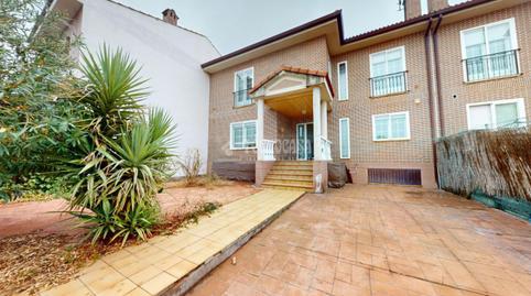 Casa adosada en venta en C. Emeterio Atienza, El Casar