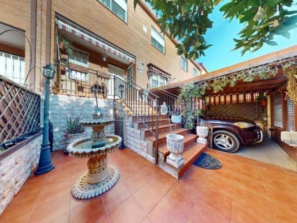 Casa adosada en venta en Chiloeches