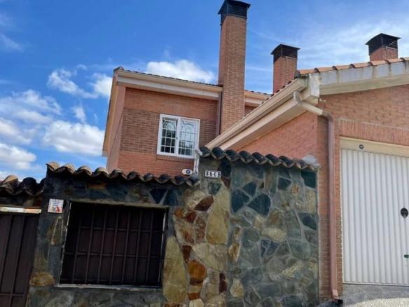 Casa adosada en venta en Pioz