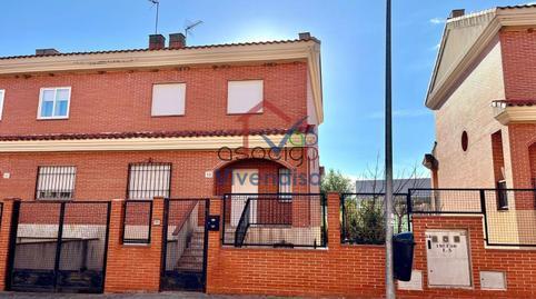 Casa adosada en venta en Escritor Javier Reverte, Torija