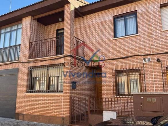 Casa adosada en venta en Calle Simón Bolívar, Marchamalo