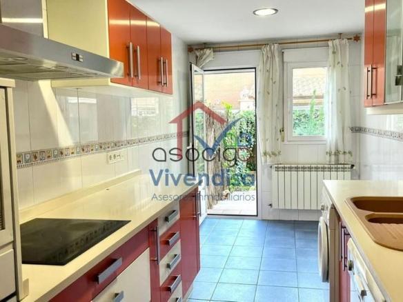Casa adosada en venta en Prof Manuel Criado de Val, Torija