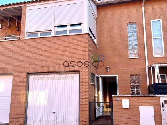 Casa adosada en venta en Profesor Manuel Criado del Val, Torija
