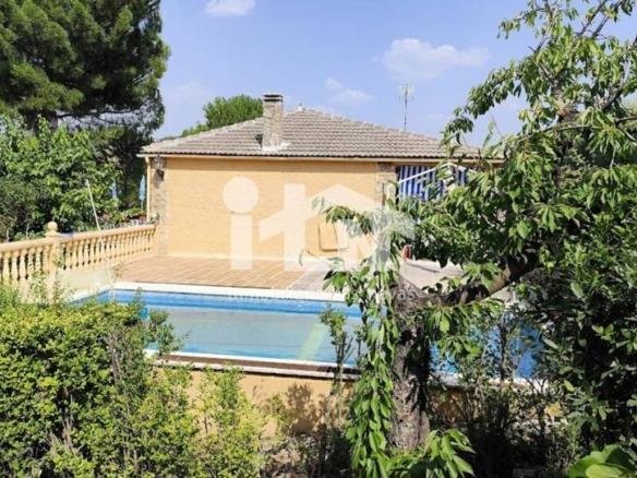 House or villa for sale in Olivo, Santa Cruz de Pinares