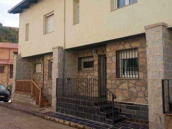 Townhouse for sale in Camino Barbellido, 1c, San Juan de Gredos