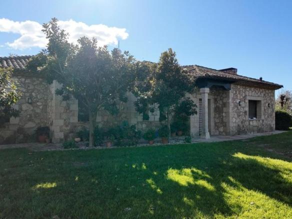 House or villa for sale in Candeleda