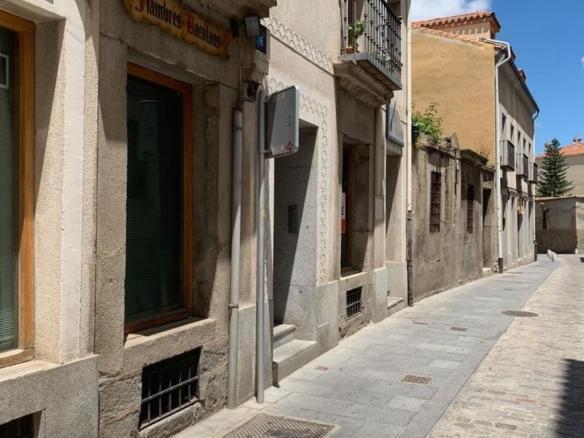 Commercial premises for sale at Esteban Domingo, 1, Murallas