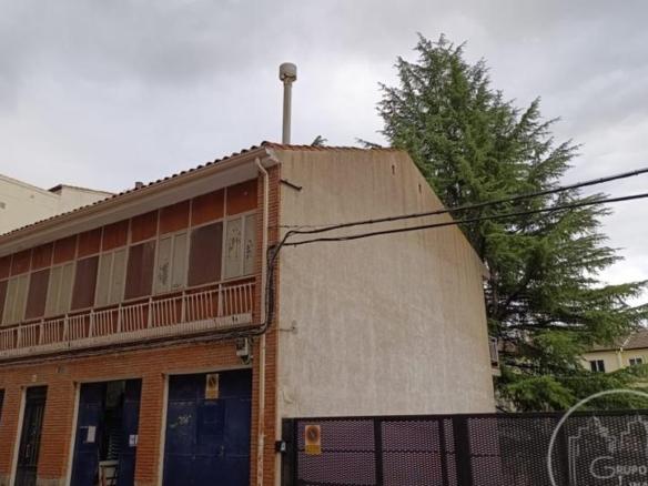 House or villa for sale on Cardenal Cisneros Street, Santo Tomás