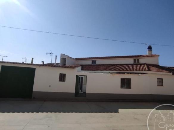 House or villa for sale in Travesia el Nido, Narros de Saldueña