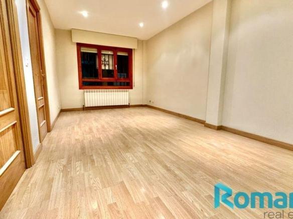Ground floor apartment for sale in Travesía de Cobaleda, Murallas