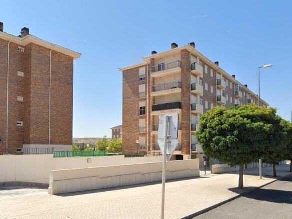 Commercial premises for sale on Calle Victimas del Terrorismo, Universidad