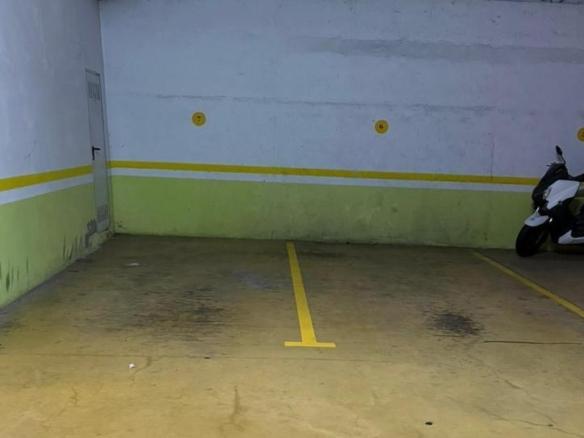 Garage for sale on Calle de Manuel Gómez Moreno, 2, Universidad
