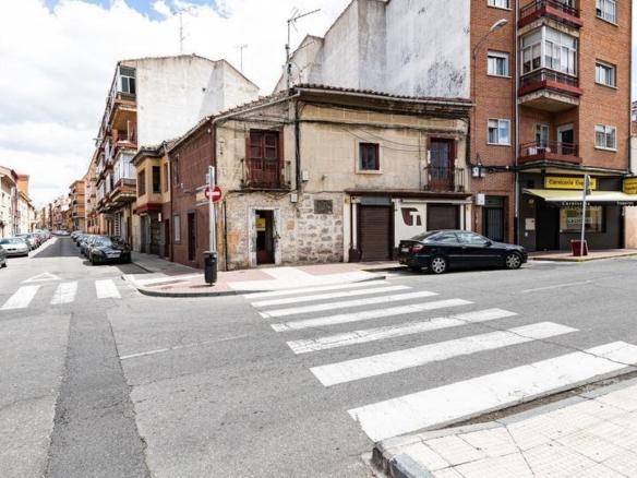 Building for sale on Calle de Francisco de Nebreda, 2, San Antonio
