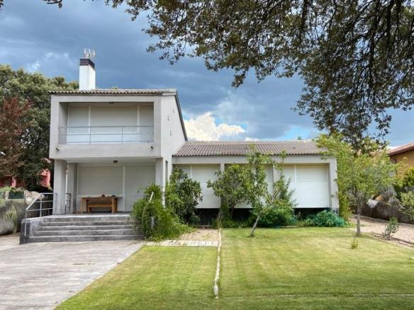 House or villa for sale on Venus Street, 13, Maello