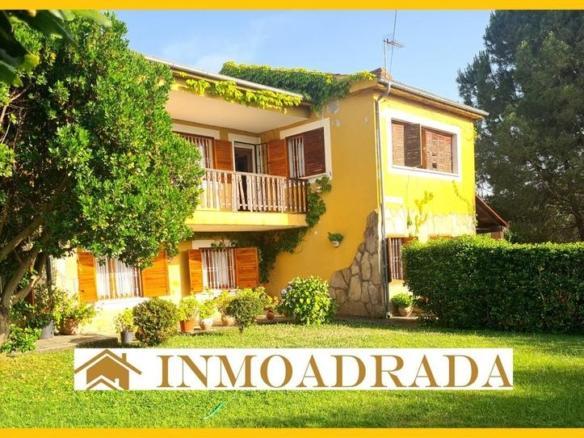 House or villa for sale in El Castillo, La Adrada
