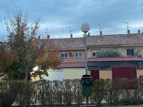 Townhouse for sale in Almansa