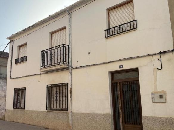 House or villa for sale on Calle Ramon y Cajal, 5, Alpera