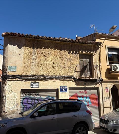 House or villa for sale on Calle San Antonio, Almansa