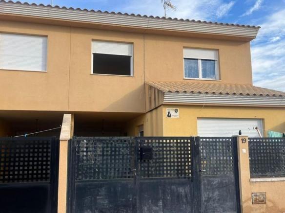 Townhouse for sale in Casas de Juan Núñez