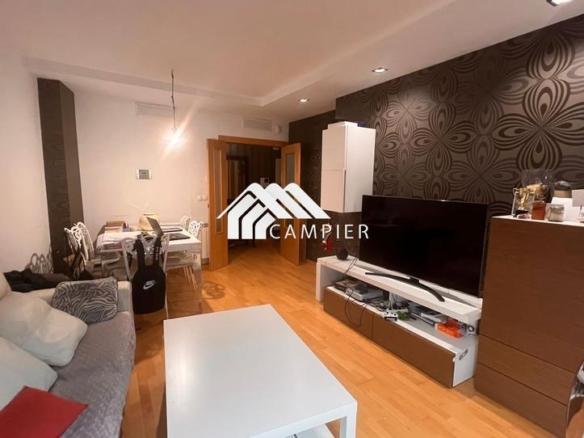 Apartment for sale on Calle Alcalde Conangla, Carretas – Pajarita