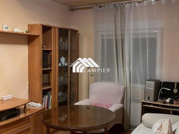 Apartment for sale on Avenida Ramón y Cajal, Industria