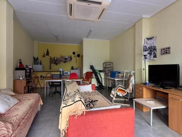 Commercial premises for sale on Quevedo Street, El Pilar