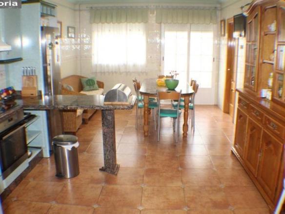 House or villa for sale on Calle Hermanos Pinzon, San Pablo