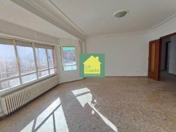 Apartment for sale on Bernabé Cantos Street, Ensanche – Franciscanos