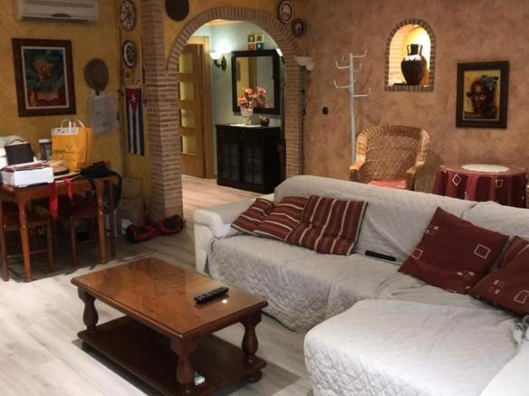 Apartment for sale on Calle Diego de Velázquez, Carretas – Pajarita