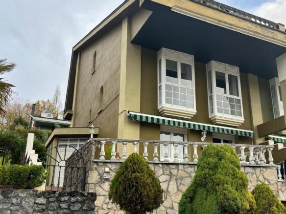 Townhouse for sale in Laudio / Llodio