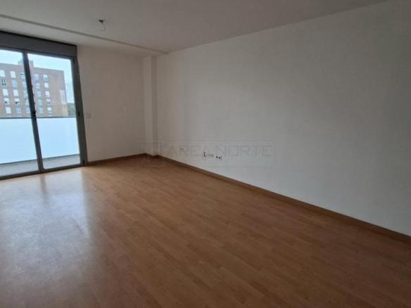 Apartment for sale on Avenida de Los Derechos Humanos, Zabalgana