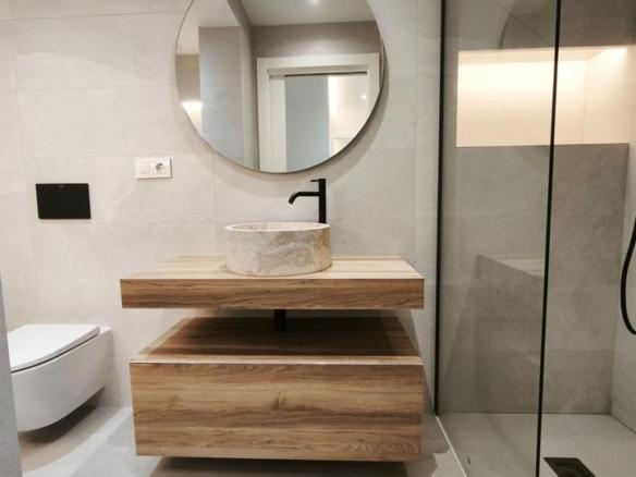 Apartment for sale on Calle Reyes de Navarra, Zaramaga