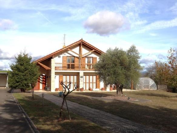 House or villa for sale in Cerio, Eastern Rural Area