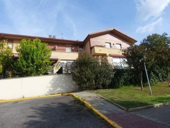 Townhouse for sale in Laudio / Llodio