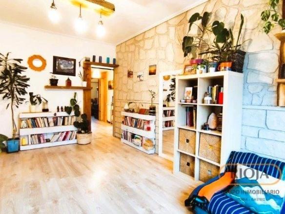Apartment for sale on Jacinto Benavente Kalea, Santa Lucía