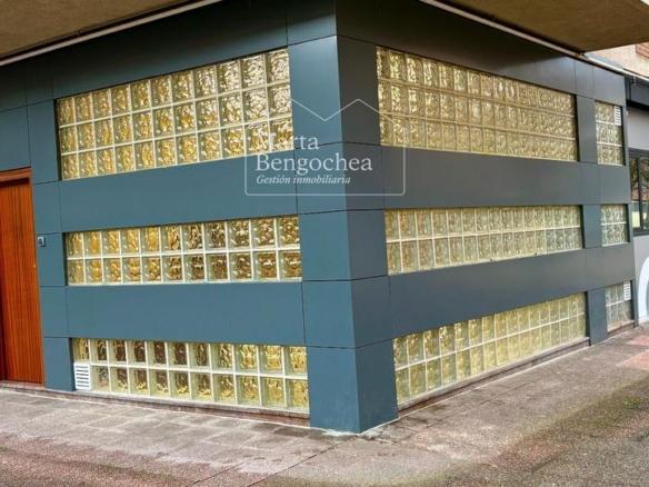 Commercial premises for sale on Pintor Obdulio Lopez de Uralde, San Martín