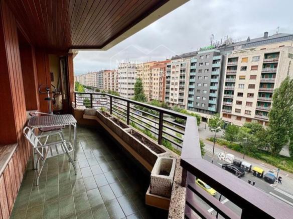 Apartment for sale on Avenida Gasteiz, Coronación