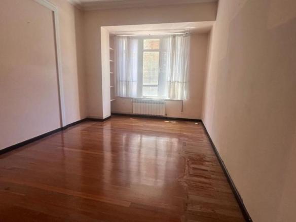 Apartment for sale on Samaniego Street, Louvain