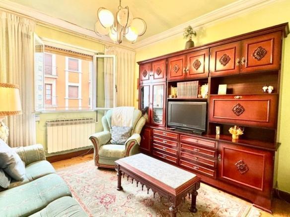 Apartment for sale on Domingo Beltran de Otazu Kalea, Coronación