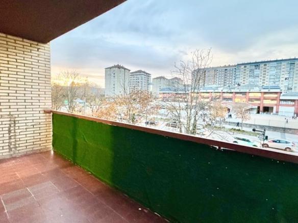 Apartment for sale on Jacinto Benavente Kalea, Santa Lucía