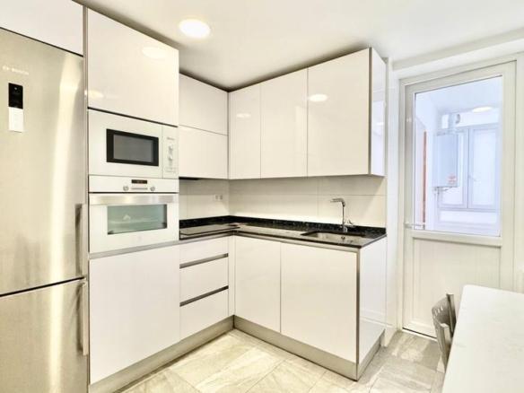 Apartment for sale on Calle Reyes Católicos, Zaramaga