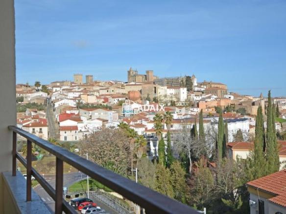 Apartment for sale in Ronda San Francisco, Left Staircase, No. D, Cáceres, City Center