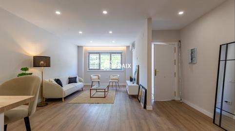 Apartment for sale on Avenida de Los Pilares, Centro