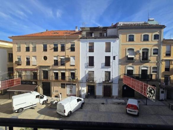 Apartment for sale on Calle Santa Isabel, City Centre